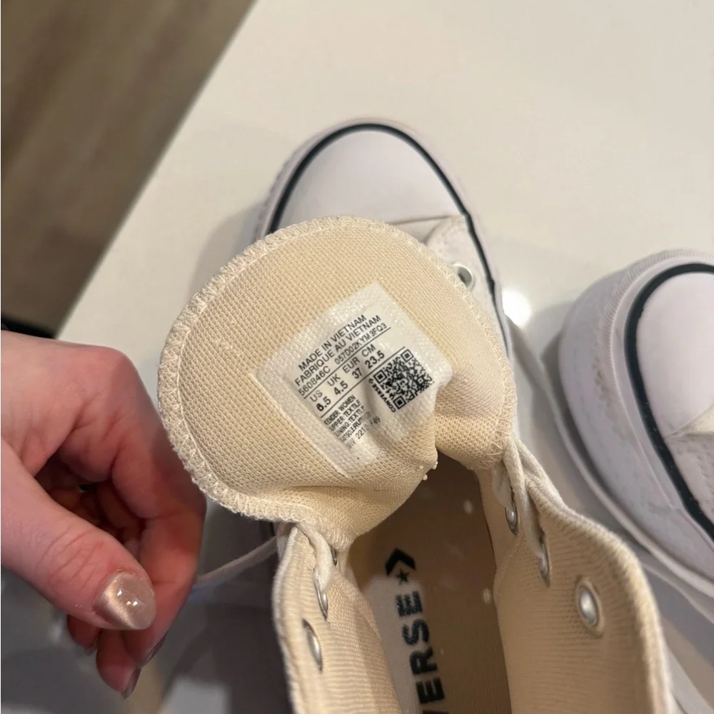 Converse - Picture 4 of 4